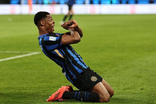 Walker đã gia nhập Burnley, Manchester City thiếu hậu vệ phải, có kế hoạch ký hợp đồng với Dumfries 